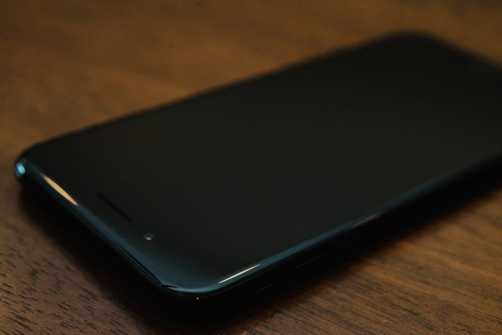 Photo of the front of the iPhone 7 Plus showing the small selfie camera