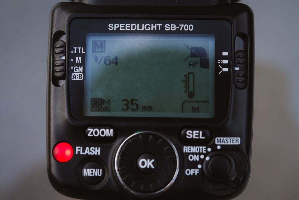 Image showing the screen and buttons of the Nikon SB-700